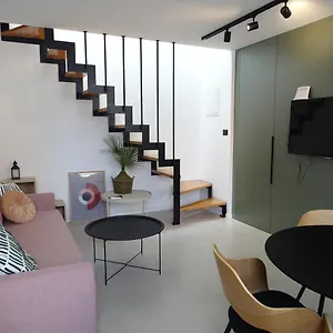  Dom wakacyjny Modern Small House With A Terrace