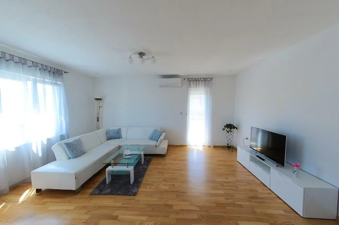 Apartment Neva スプリト